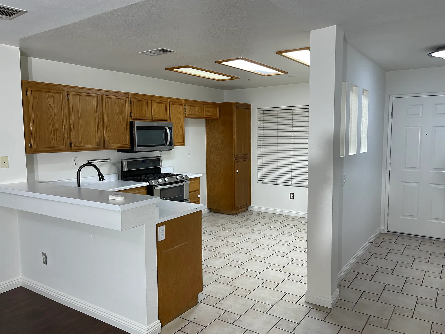4 bed, 2.5 bath, 1535 sqft, $3,170 — Photo 3