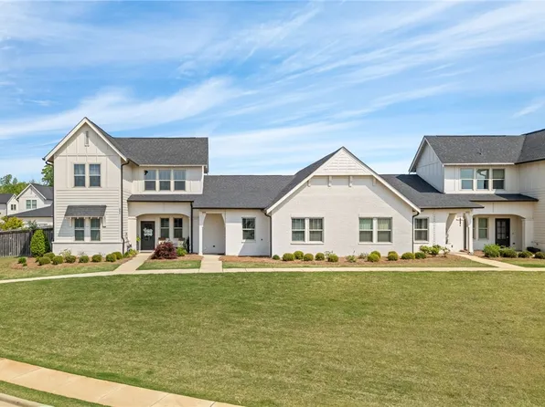 555 Grey Oak Cir, Auburn, AL 36830