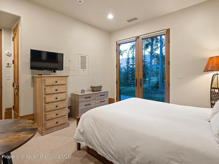 691 Pfister Dr — Photo 63