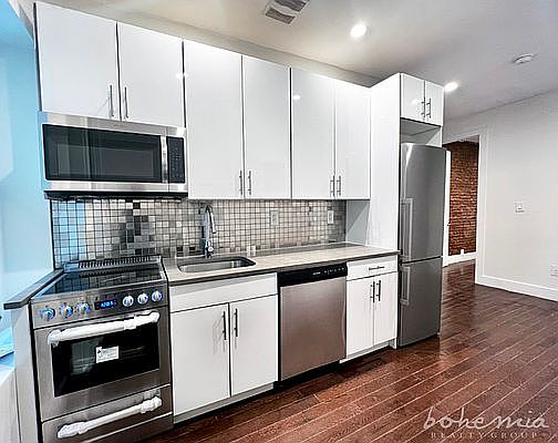 1st image of 22 Bradhurst Ave APT 2S