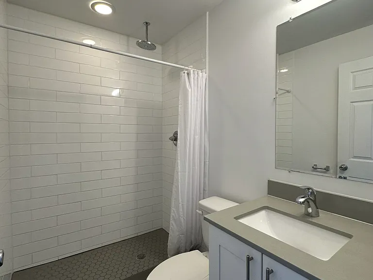 346 NW 35th St #4 — Photo 7