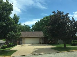 5249-5251 Pebble Ln, Loves Park, IL 61111