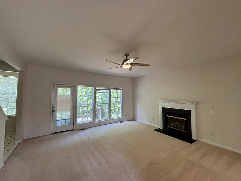 12 Bridgeport Dr — Photo 5
