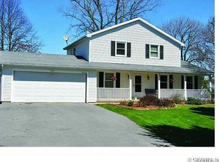 6156 Buckskin Dr, Farmington, NY 14425