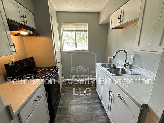3rd image of 1587 Cherry Rd APT 4