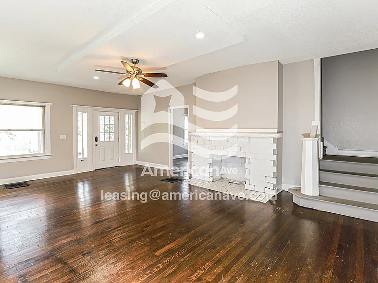422673_004_living_room_3.jpg
