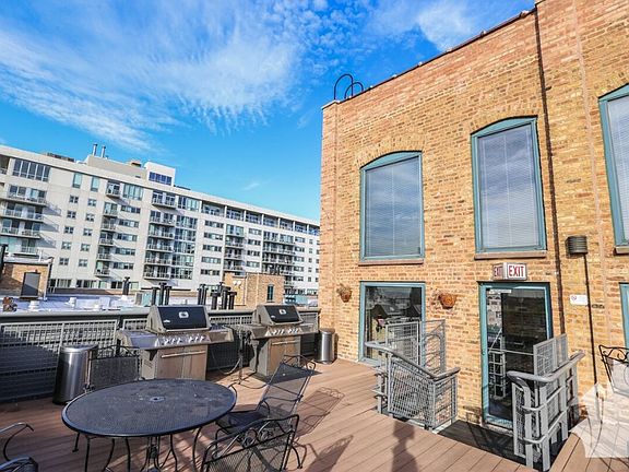 2nd image of 925 W Huron St APT 411