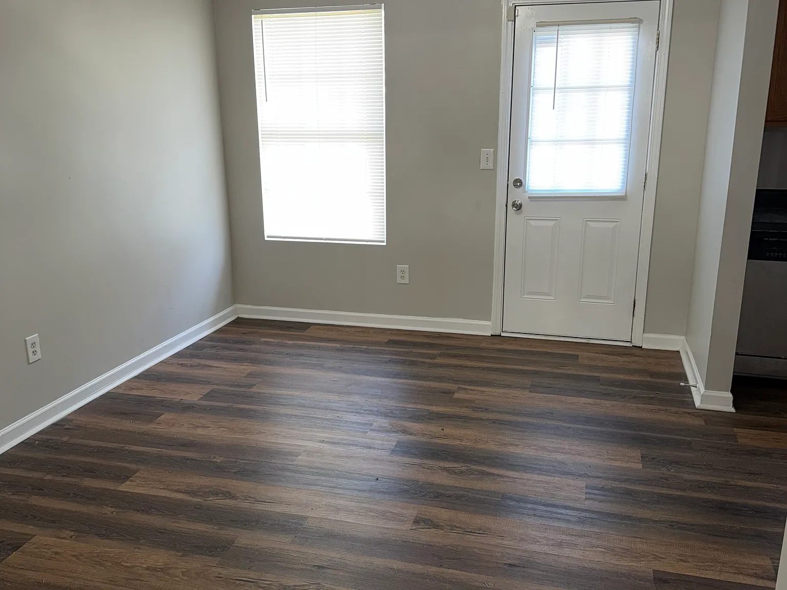 3 bed, 2.5 bath, 1372 sqft, $1,750 — Photo 2