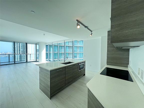 4th image of 650 NE 32nd St #43001