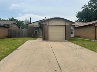 1208 SW 21st St, Moore, OK 73170