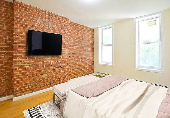 3rd image of 160 E 105th St #4