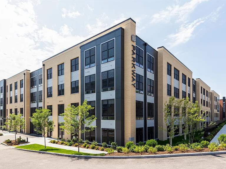 Parkway Apartments — Photo 10