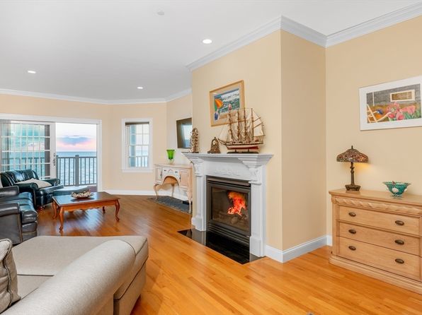 286 Grand Ave #4, Falmouth, MA 02540