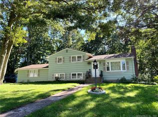 85 McDermott Cir, Hamden, CT 06518