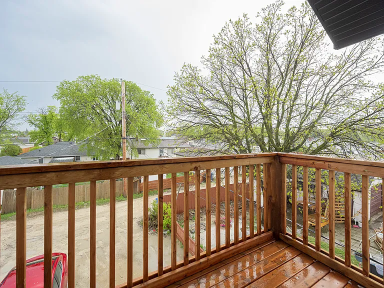 1034 A Clarence Ave — Photo 39