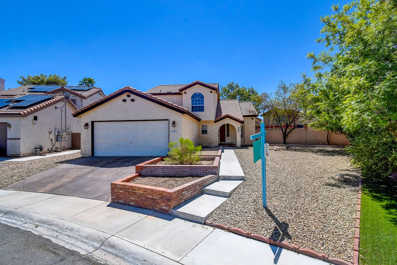 4 bed, 2034 sqft, $2,200 — Photo 1