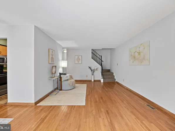 9320 Jarrett Ct, Montgomery Village, MD 20886