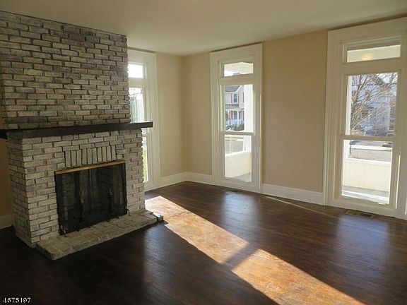 4th image of 22 Eastern Ave