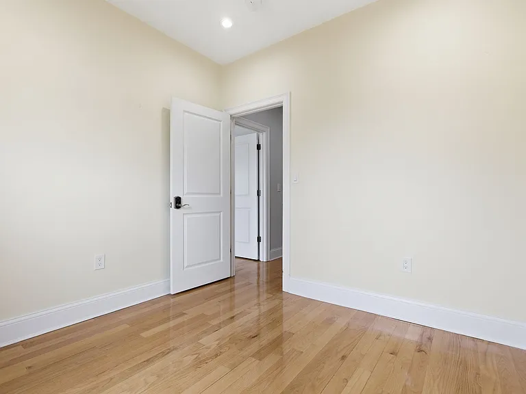 27-29 Lyon St #3 — Photo 12