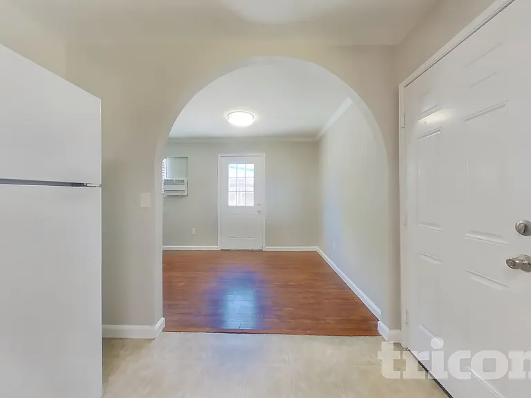 2754 Mayfair Ave — Photo 6