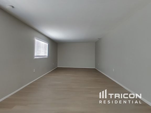 4th image of 826 E Orchid Ln