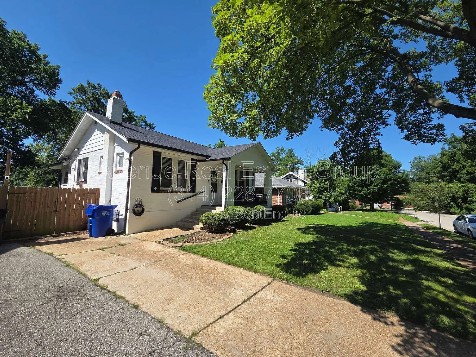 3 bed, 2.0 bath, 1116 sqft, $2,200 — Photo 2