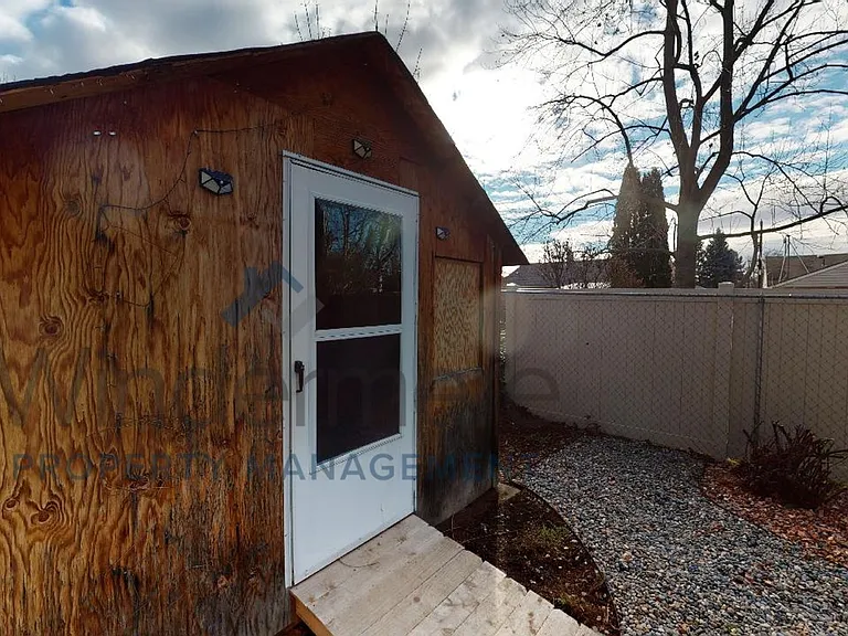 512 Columbia St — Photo 11