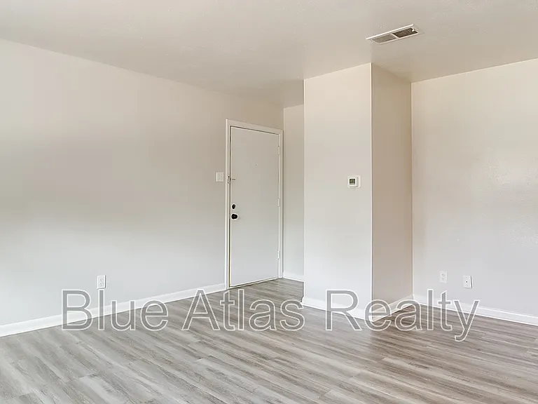 411 E Polk St #10 — Photo 3