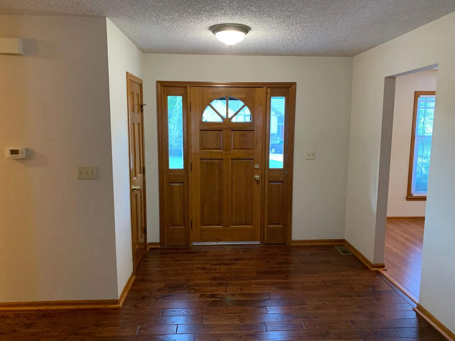3 bed, 2.5 bath, 1650 sqft, $2,200 — Photo 2