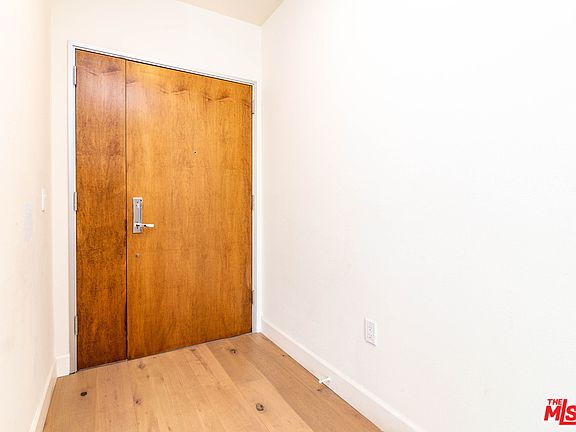 2nd image of 105 S Mariposa Ave #510