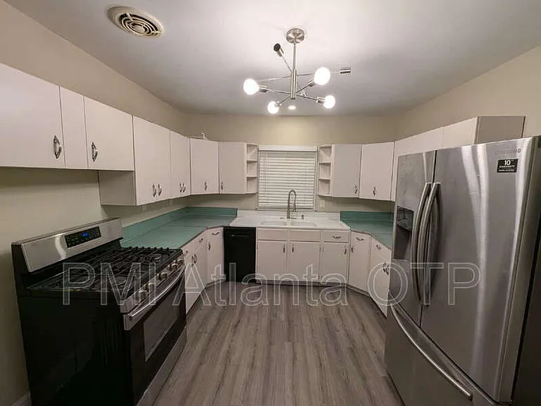 1952 Wellbourne Dr NE — Photo 10