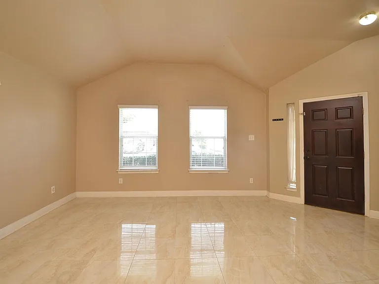 4510 Regal Dr — Photo 3