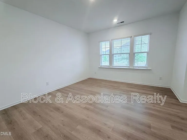611 Contento Ct — Photo 5