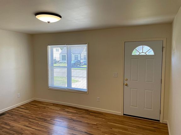 4th image of 3907 Jewell Ave