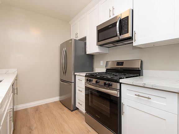 5th image of 3911 Wade St APT 3