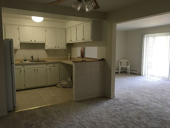 2nd image of 901 8th Ave APT 6