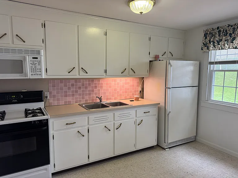 94 Pennsylvania Ave #96 — Photo 3
