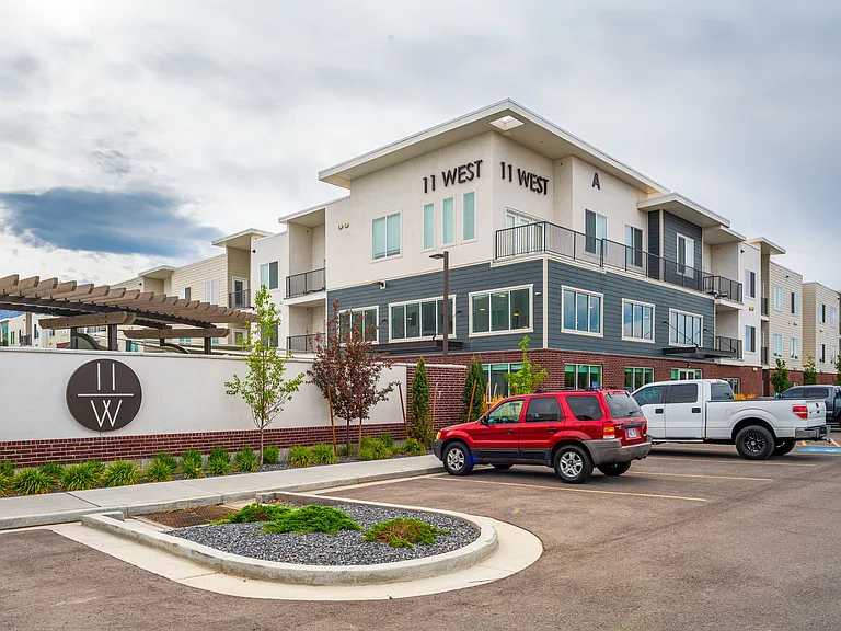 11 West Apartments & Townhomes — Photo 35