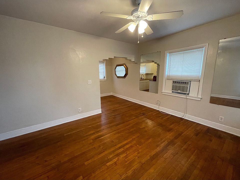 1st image of 206 Lakeland Dr #206
