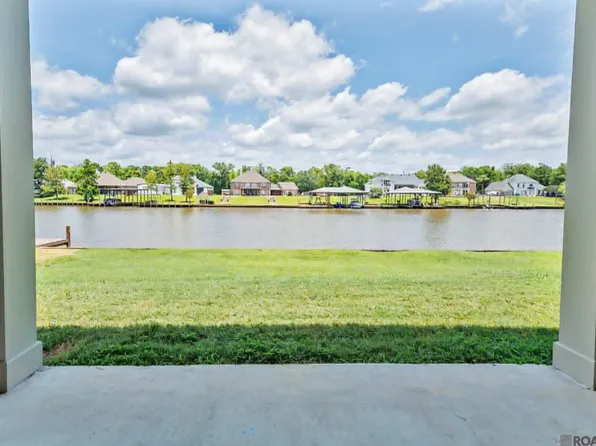 11440 River Highlands Dr, Saint Amant, LA 70774