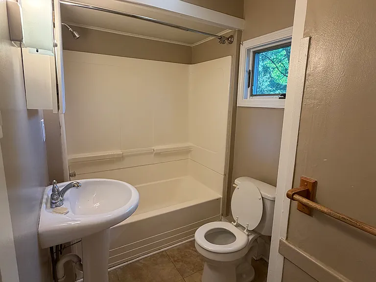 724 W Falls Rd — Photo 6