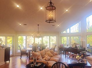 1177 Hind Iuka Dr, Honolulu, HI 96821