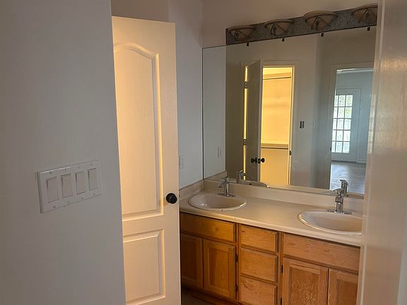 4th image of 415 Goldeneye Ct