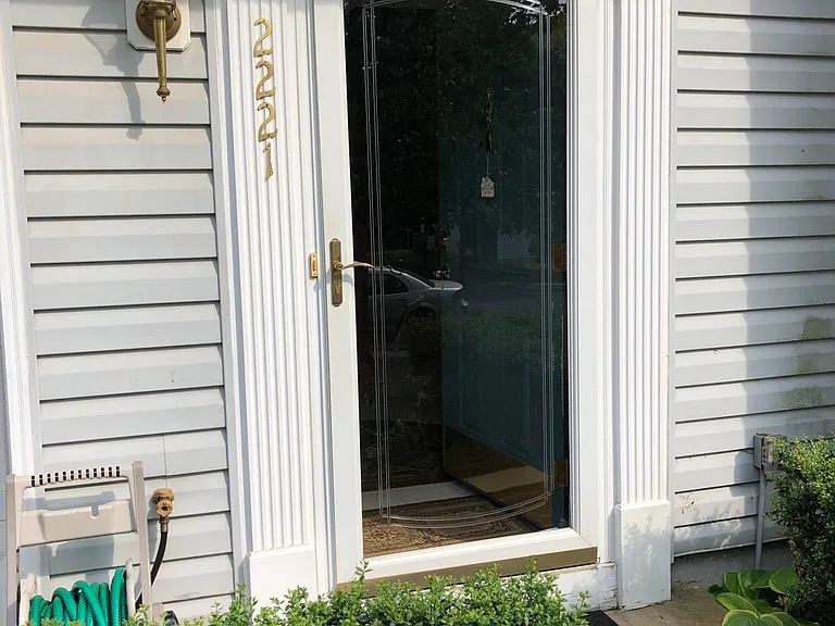2221 Forsythia Dr — Photo 2
