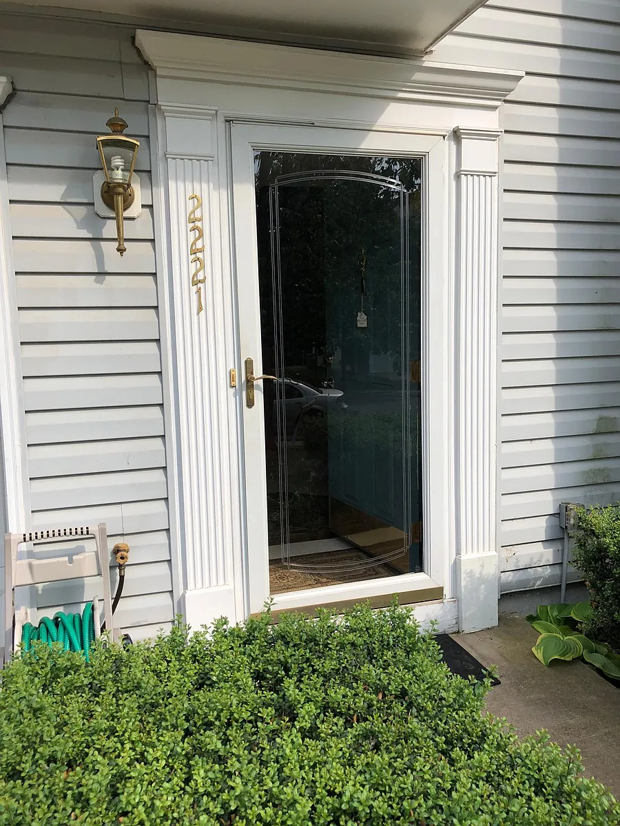 Building Photo - 2221 Forsythia Dr