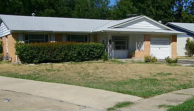 5221 Kiamesha Way photo 1