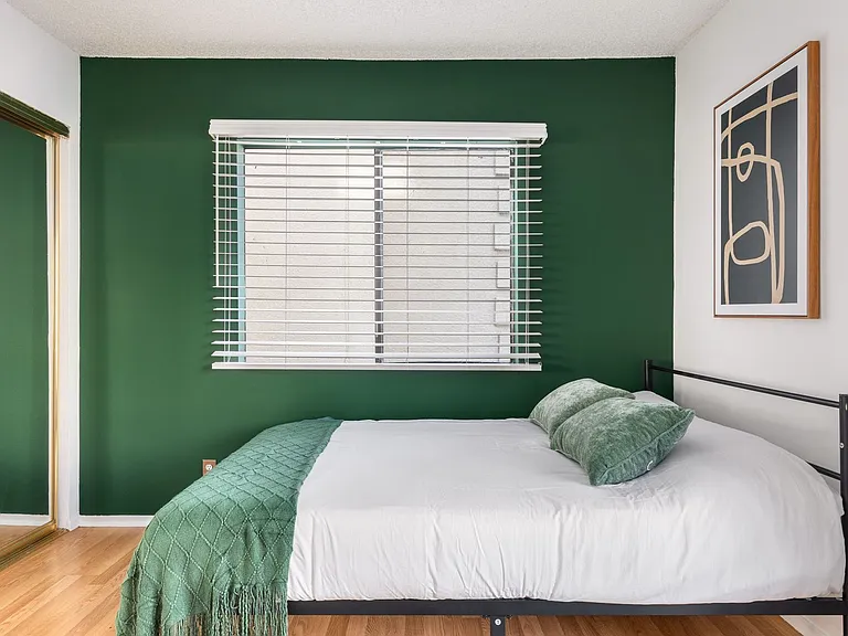 1823 Pelham Ave #1 — Photo 32