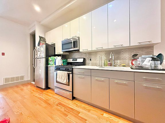 2nd image of 1438 Greene Ave APT 2R