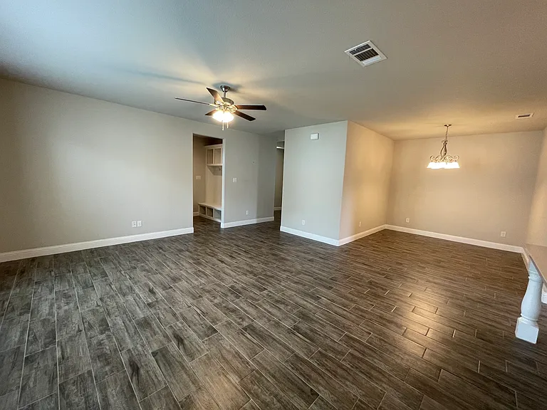 350 Carlisle Dr — Photo 5