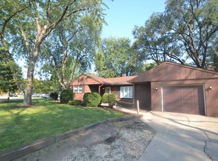 3202 Pheasant Dr, Arlington Heights, IL 60008